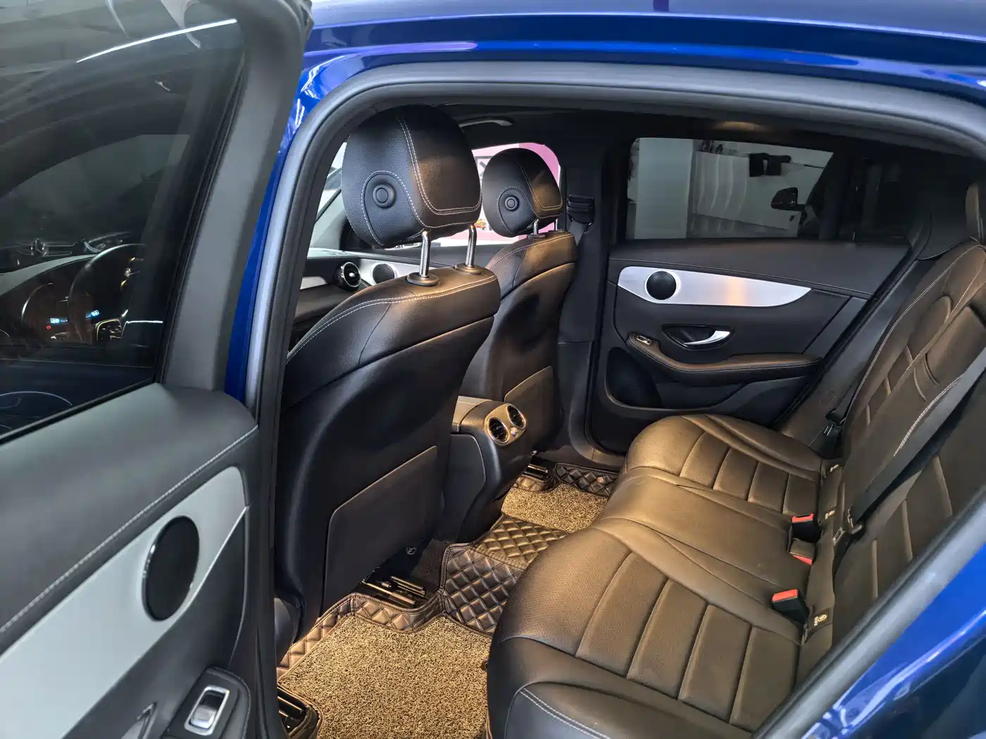 Mercedes-Benz GLC Coupe 2020 GLC 260 4MATIC Coupe SUV фото 4
