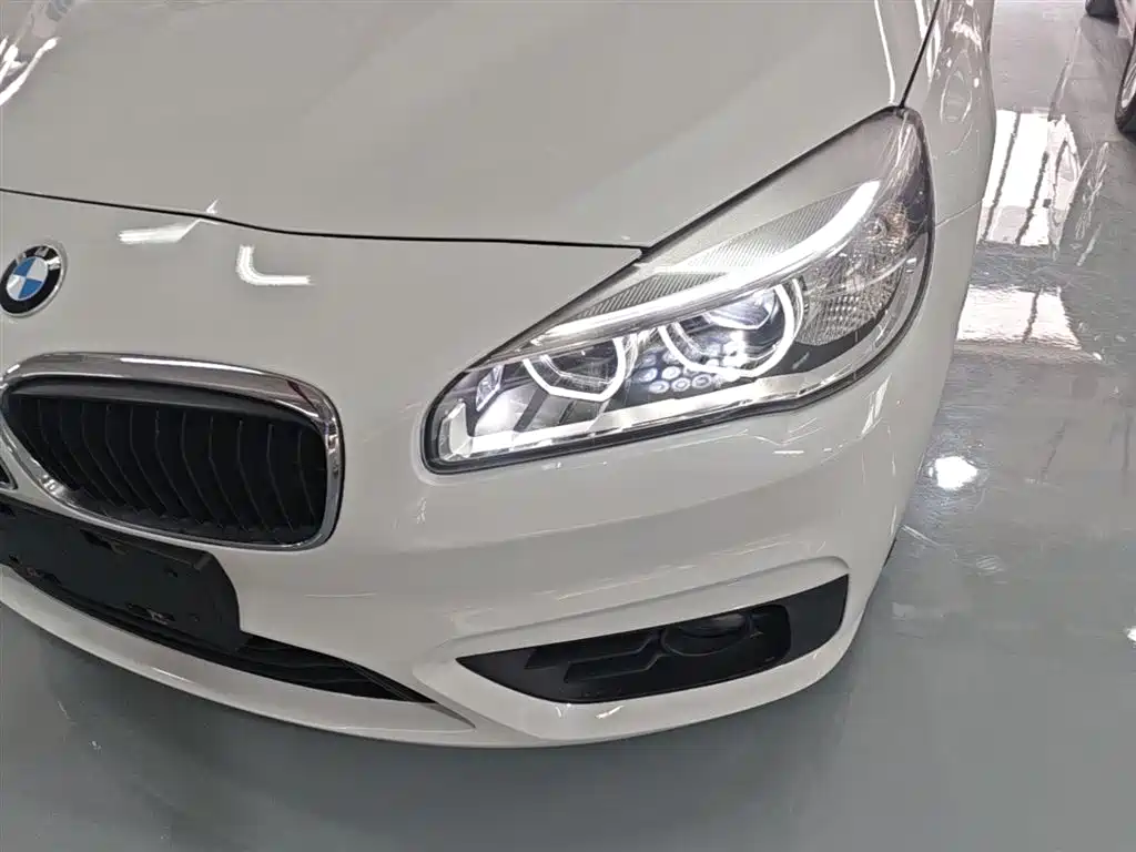 BMW 2 Series Touring 2016 218i Leading фото 24