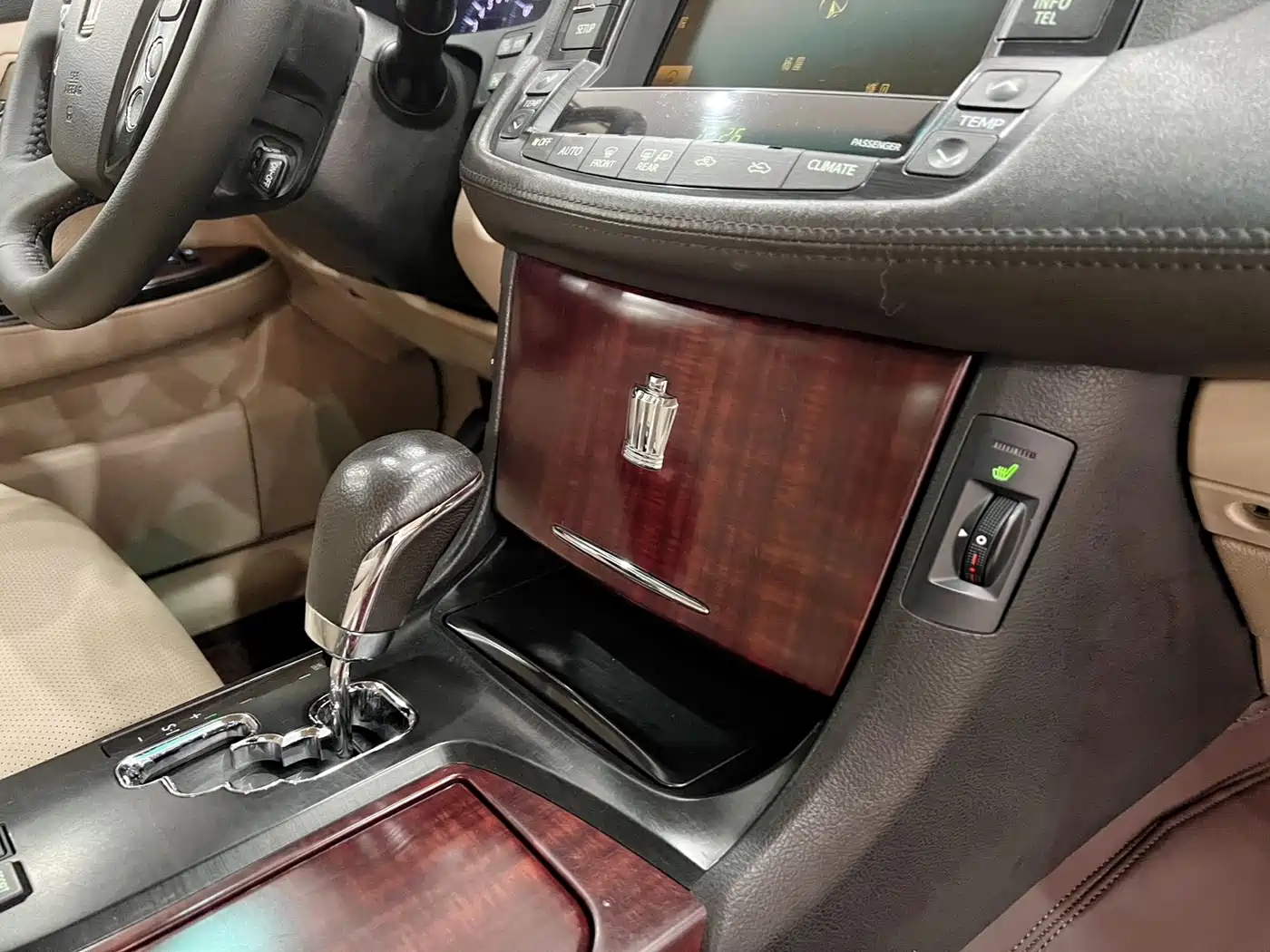 Фото 14 - Toyota Crown