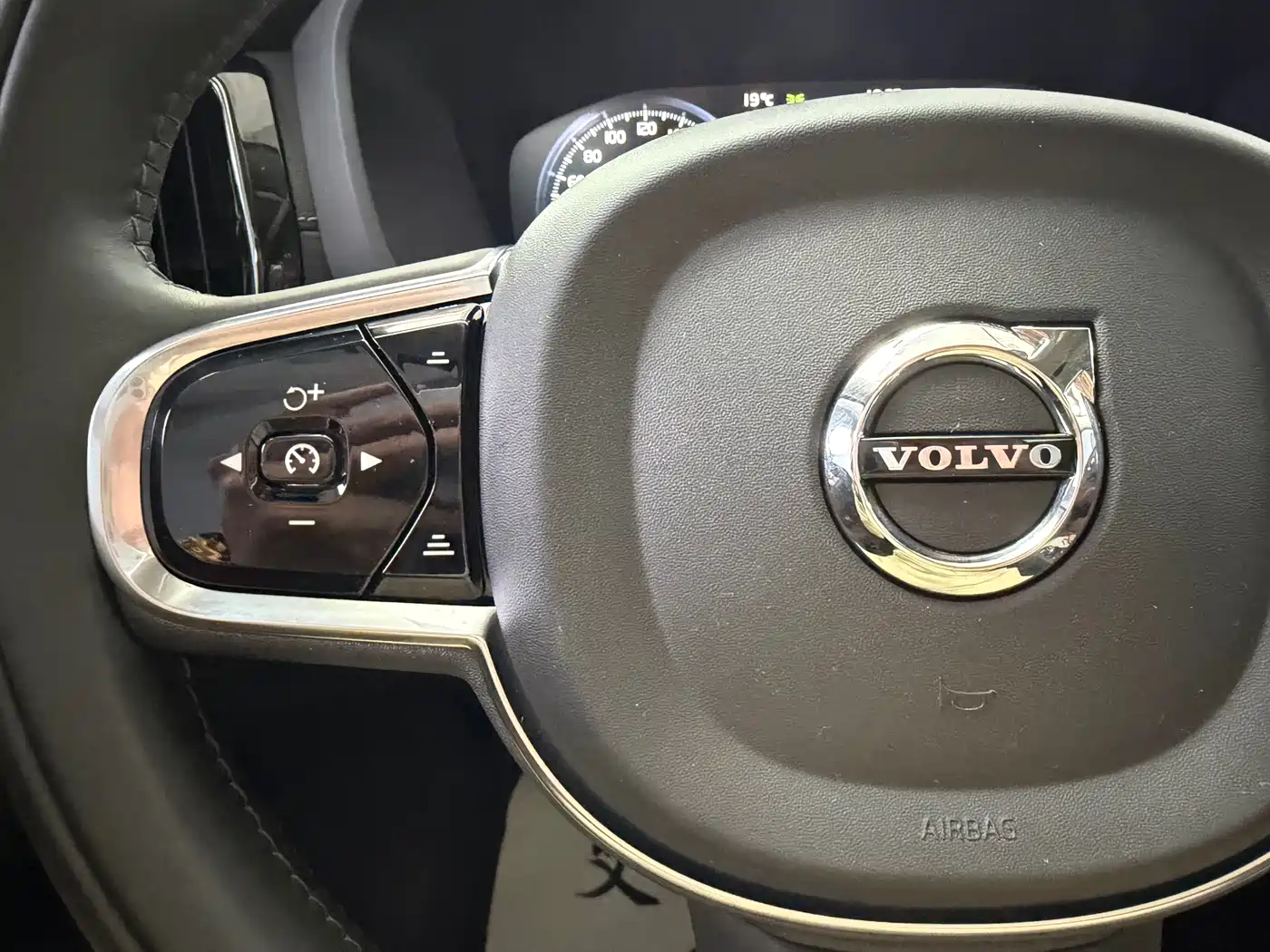 VOLVO XC60 PLUG IN HYBRID