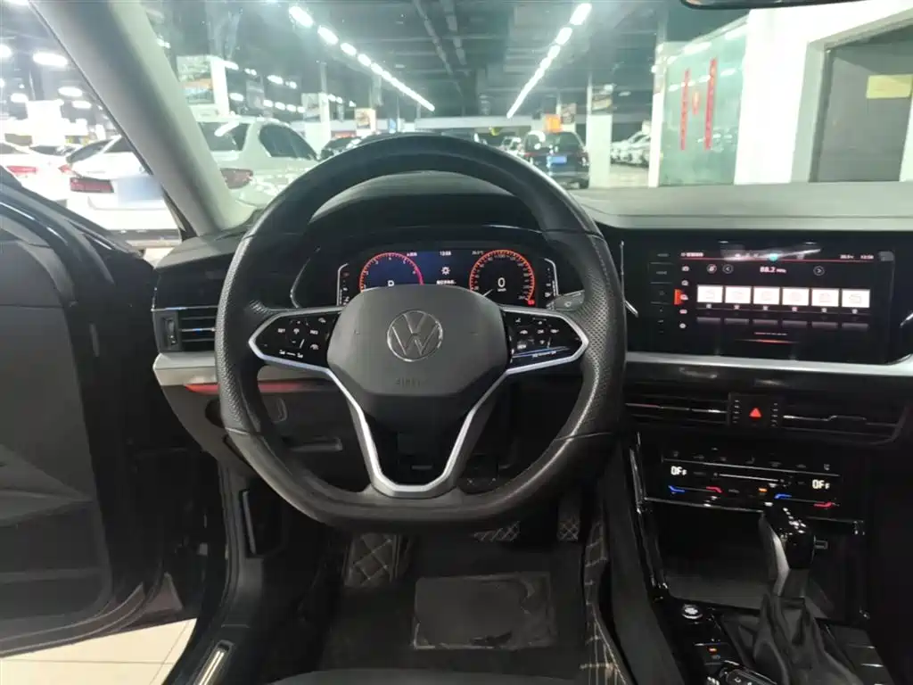 Volkswagen Passat 2023 Facelift 330TSI Luxury Edition фото 11