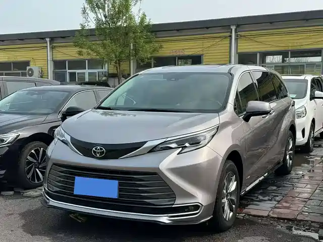  Toyota Toyota Sienna 2024 2.5L Hybrid Luxury Edition