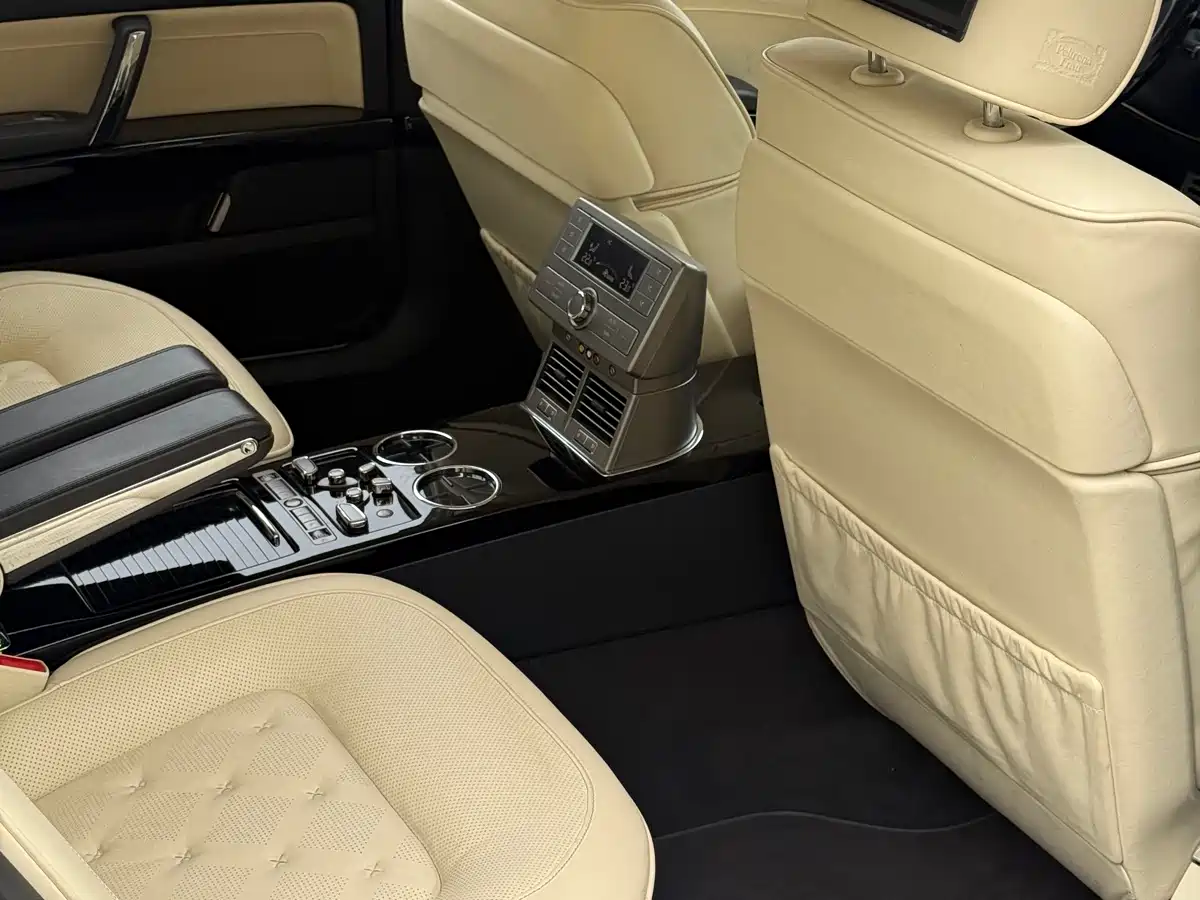 Volkswagen Phaeton 2013 4.2L Poltrona Frau Edition фото 16