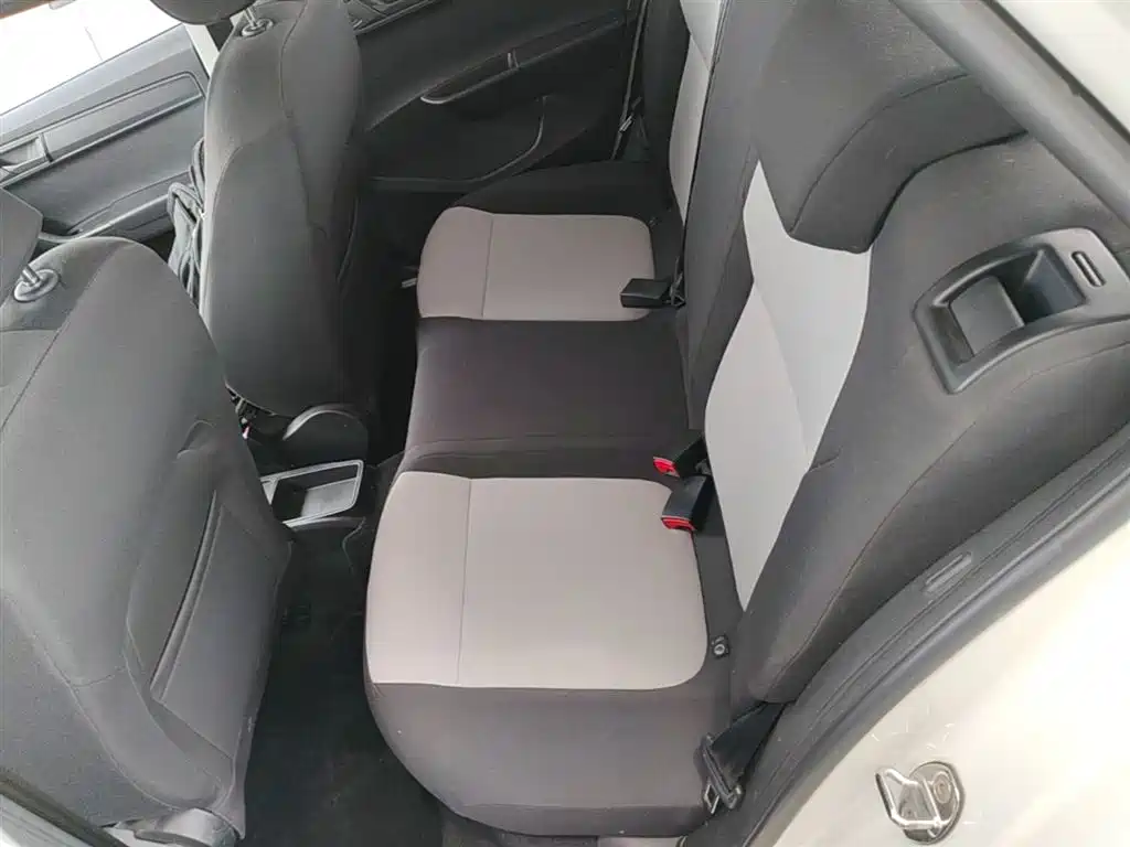 Škoda Fabia 2016 1.4L Automatic Car Enjoy Edition фото 17