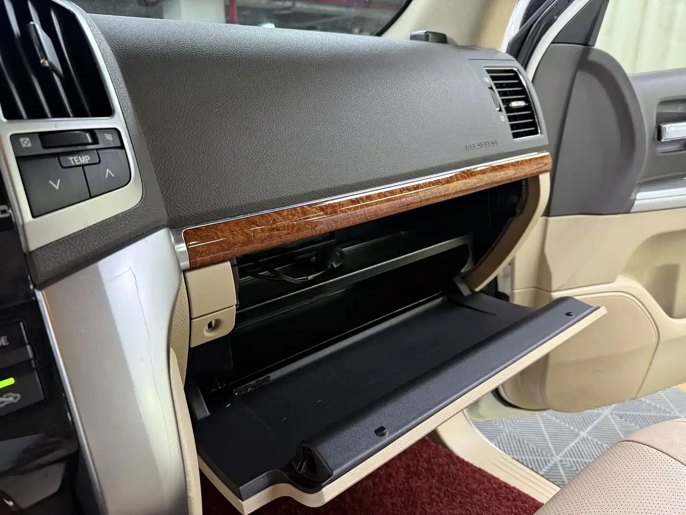 Toyota Land Cruiser 2012 4.0L Automatic VX фото 34
