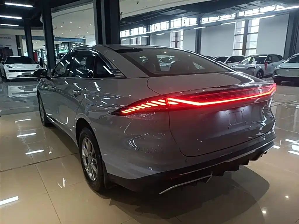 Geely Galaxy Galaxy L6 2025 EM-i 60km Voyage Edition фото 5