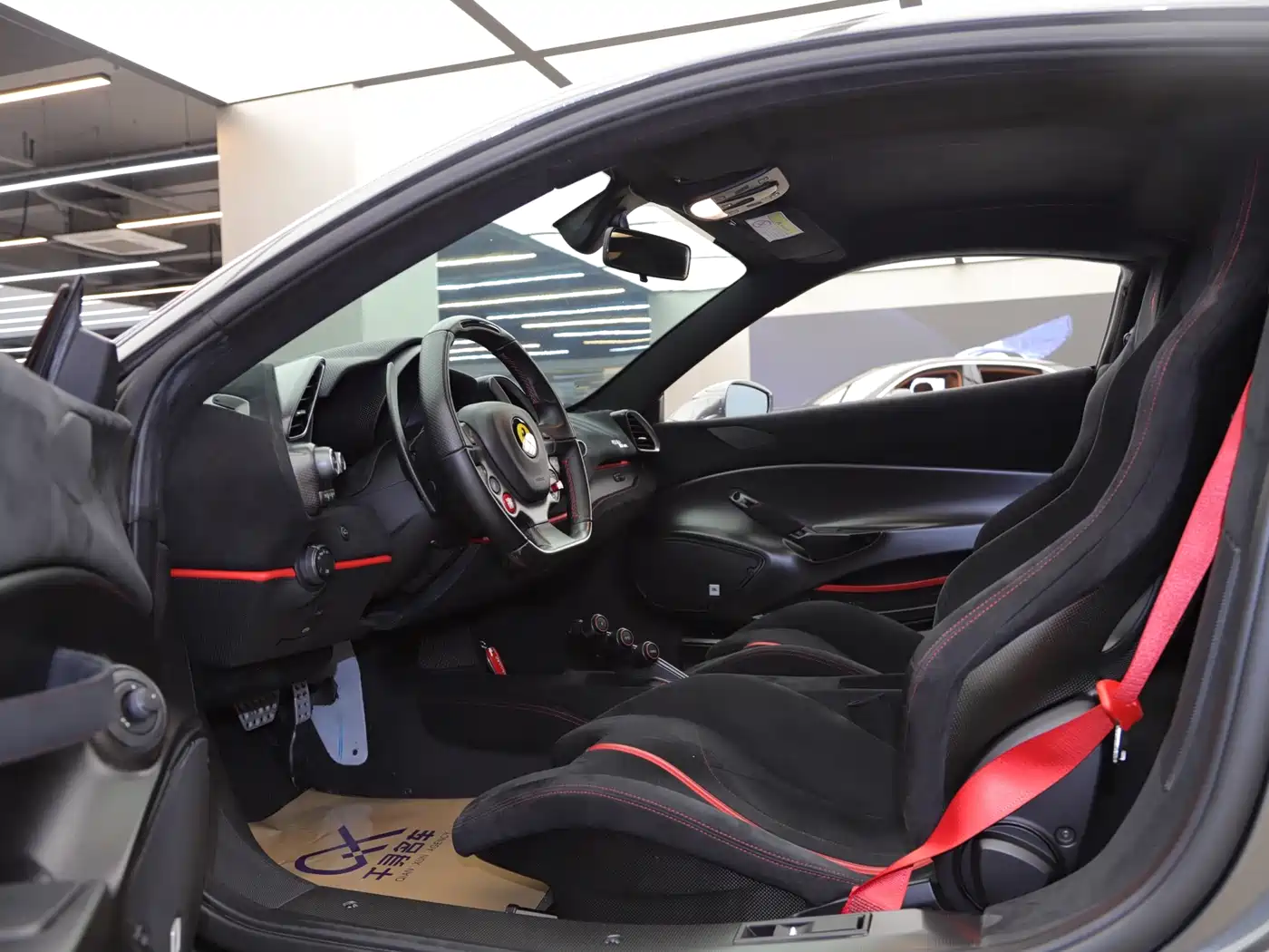 Ferrari 488 2018 488 Pista фото 4