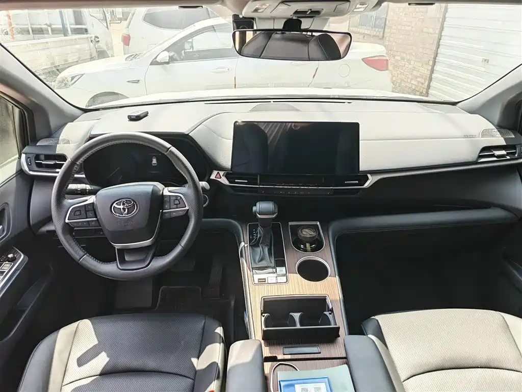 Toyota Sienna 2025 2026 2.5L Hybrid AWD Luxury Edition