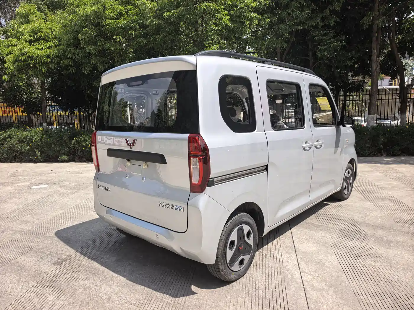 Wuling Motors Wuling Zhiguang NEV 2026 2025 Model 305km Base Version