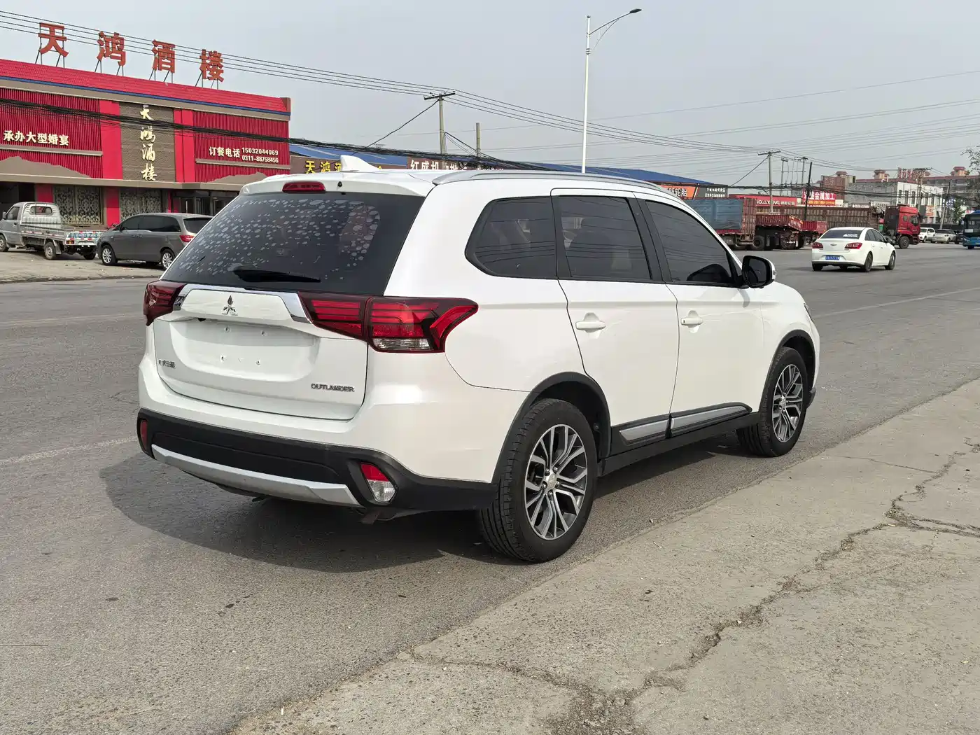 MITSUBISHI OUTLANDER