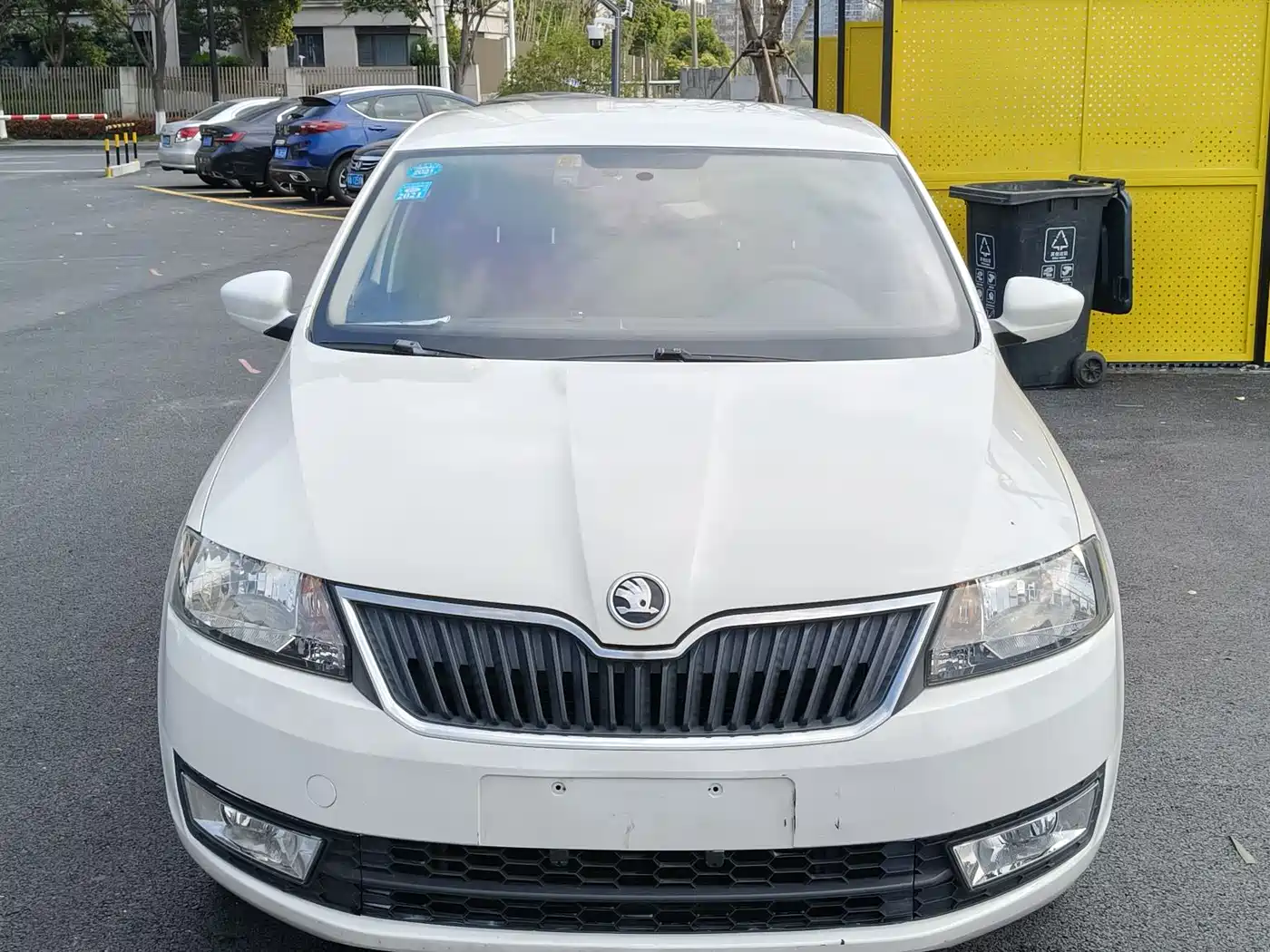 Škoda Rapid 2015 1.6L Manual Joy Selection фото 15