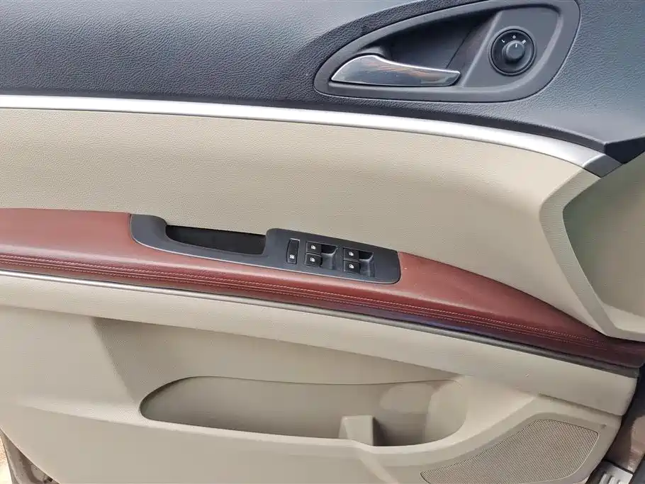 Buick GL8 2015 2.4L Luxury Business Exclusive Edition фото 7