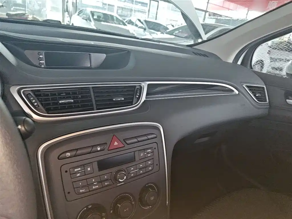 Peugeot 308 2014 Model Joy Edition Classic 1.6L Automatic Superior Style фото 10