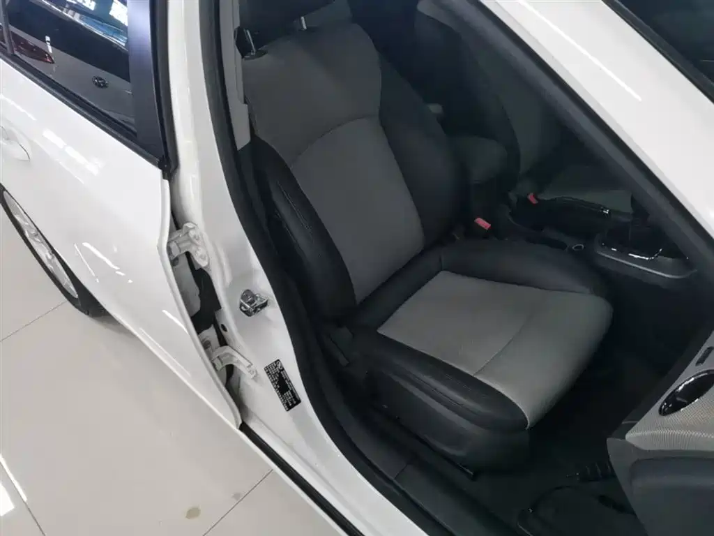 Chevrolet Cruze 2014 1.6L SL Million Commemorative Edition MT фото 25