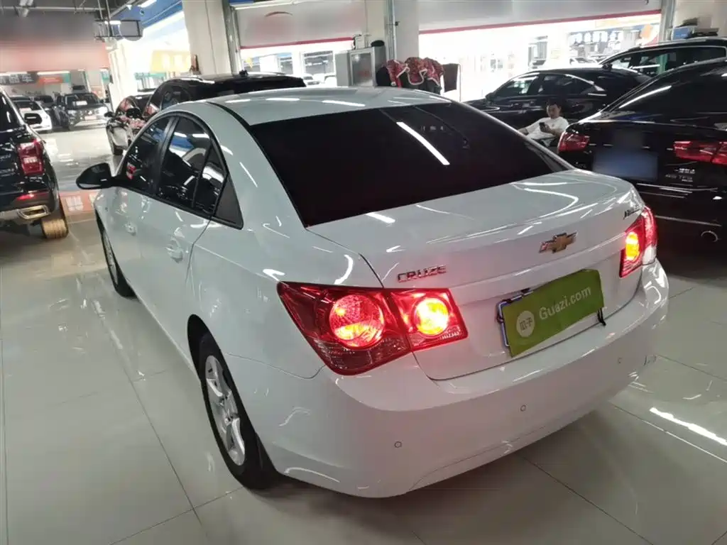 Chevrolet Cruze 2014 1.6L SL Million Commemorative Edition MT фото 5