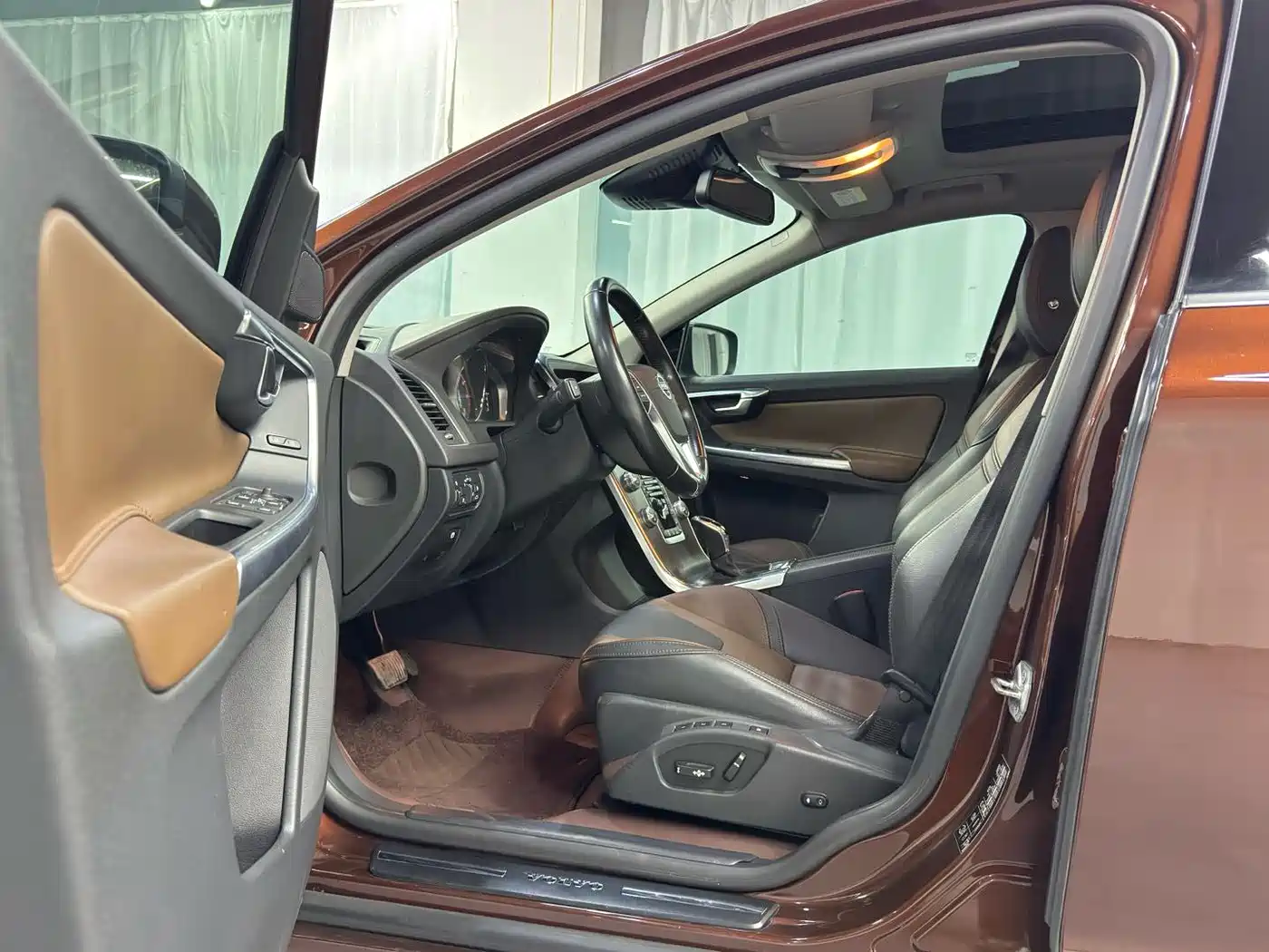 Фото 8 - Volvo XC60