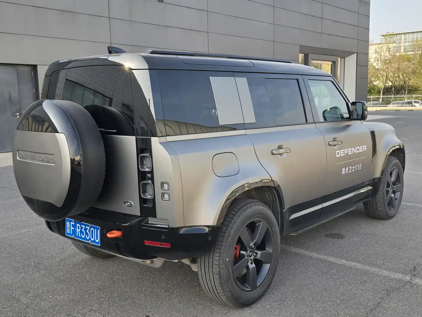 Land Rover Defender 2025 110 3.0T P400 X фото 9