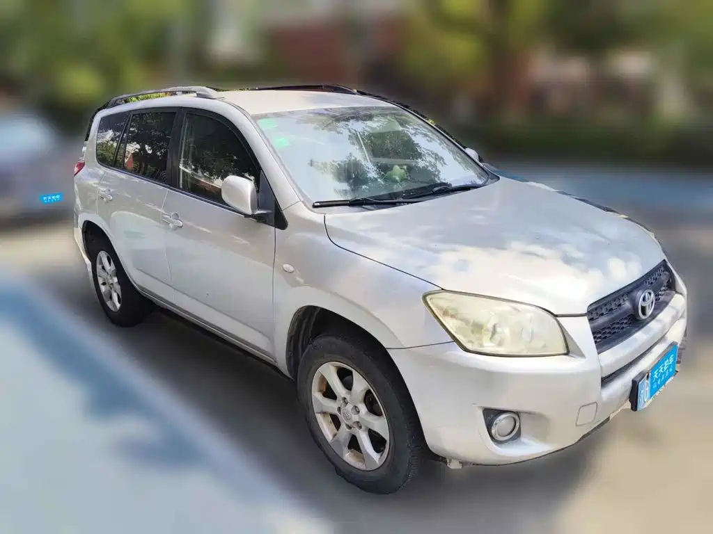 Фото 3 - Toyota RAV4