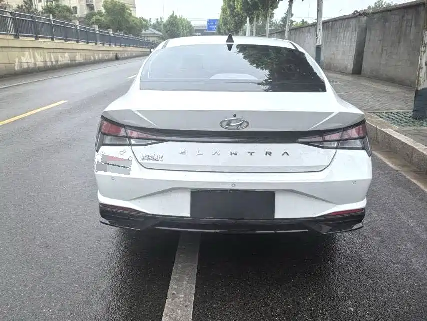 Hyundai Elantra 2022 1.5L CVT GLX Elite Edition фото 10