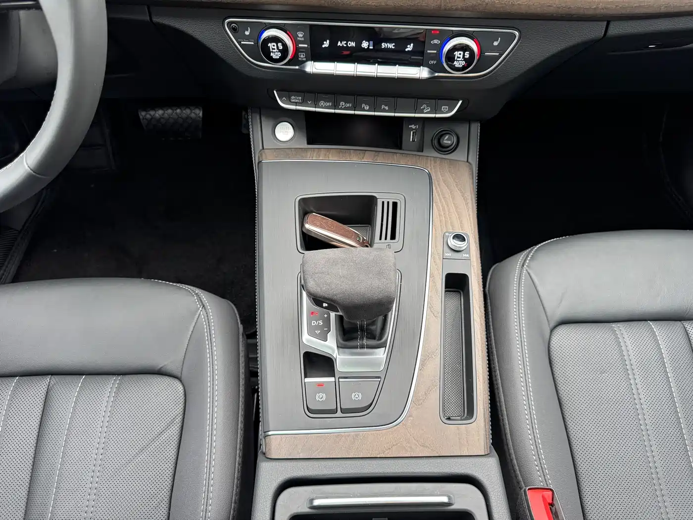 Audi Q5L 2022 Facelift 40T Luxury Elegance фото 19