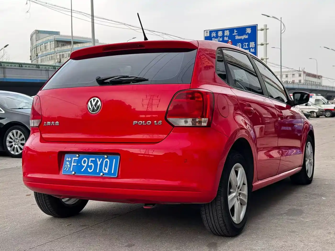 Volkswagen Polo 2011 1.6L Automatic Cool Edition фото 9