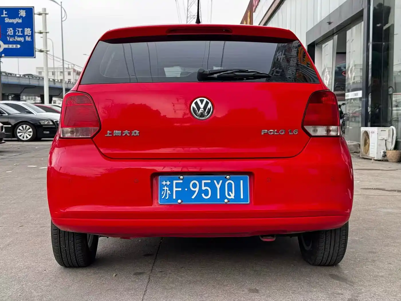 Volkswagen Polo 2011 1.6L Automatic Cool Edition фото 8