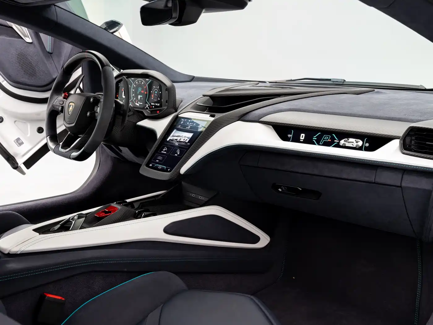 LAMBORGHINI REVUELTO