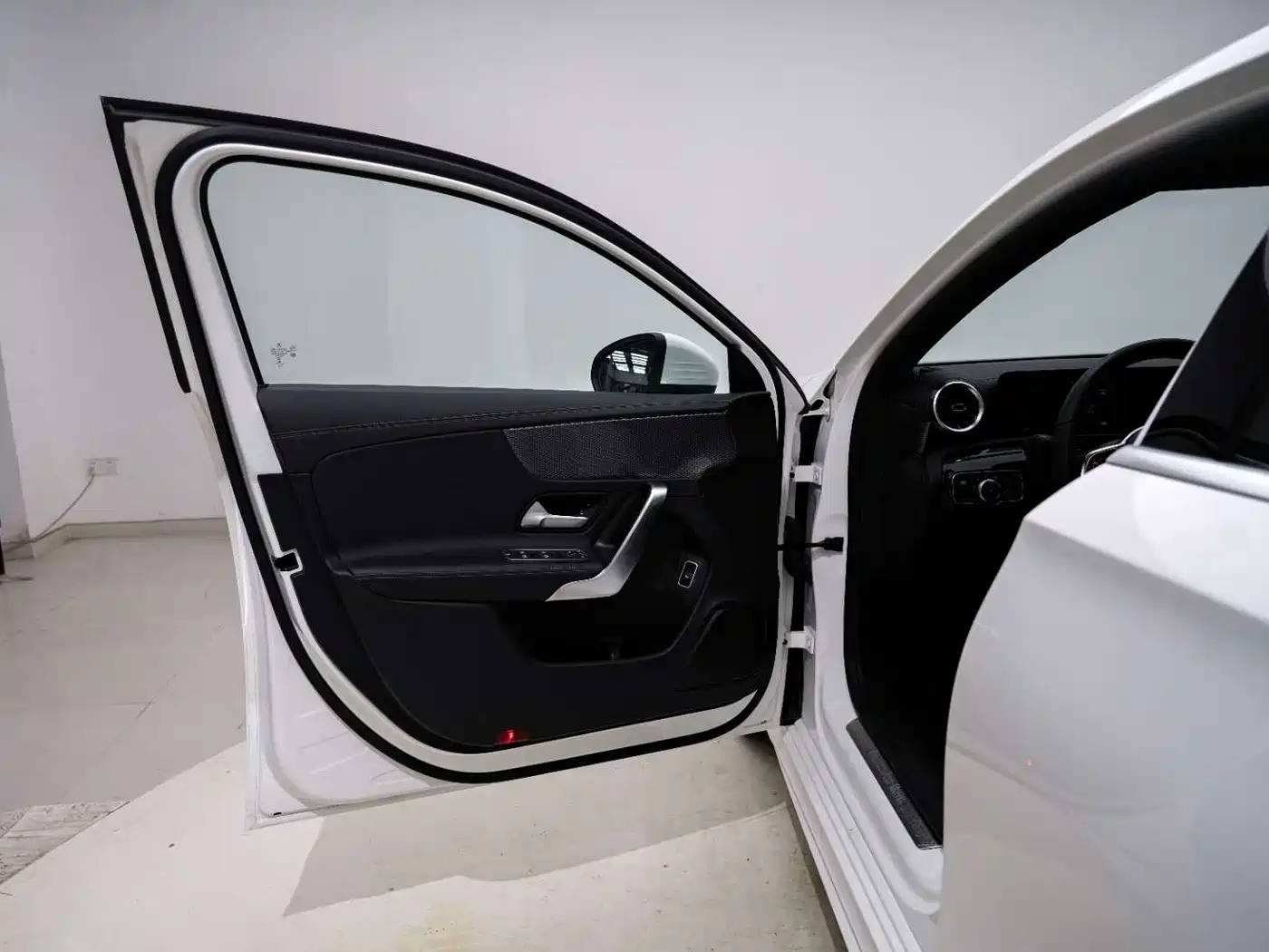 Mercedes-Benz A-Class 2022 Facelift A 200 L Sport Sedan Dynamic фото 16