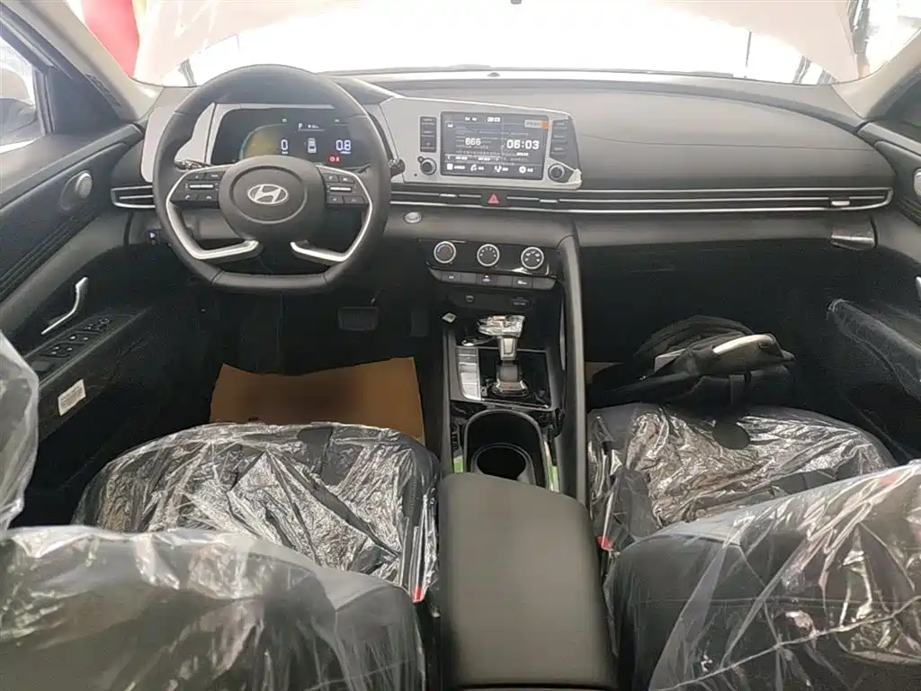 Hyundai Elantra 2023 1.5L CVT GLX Elite Edition фото 10