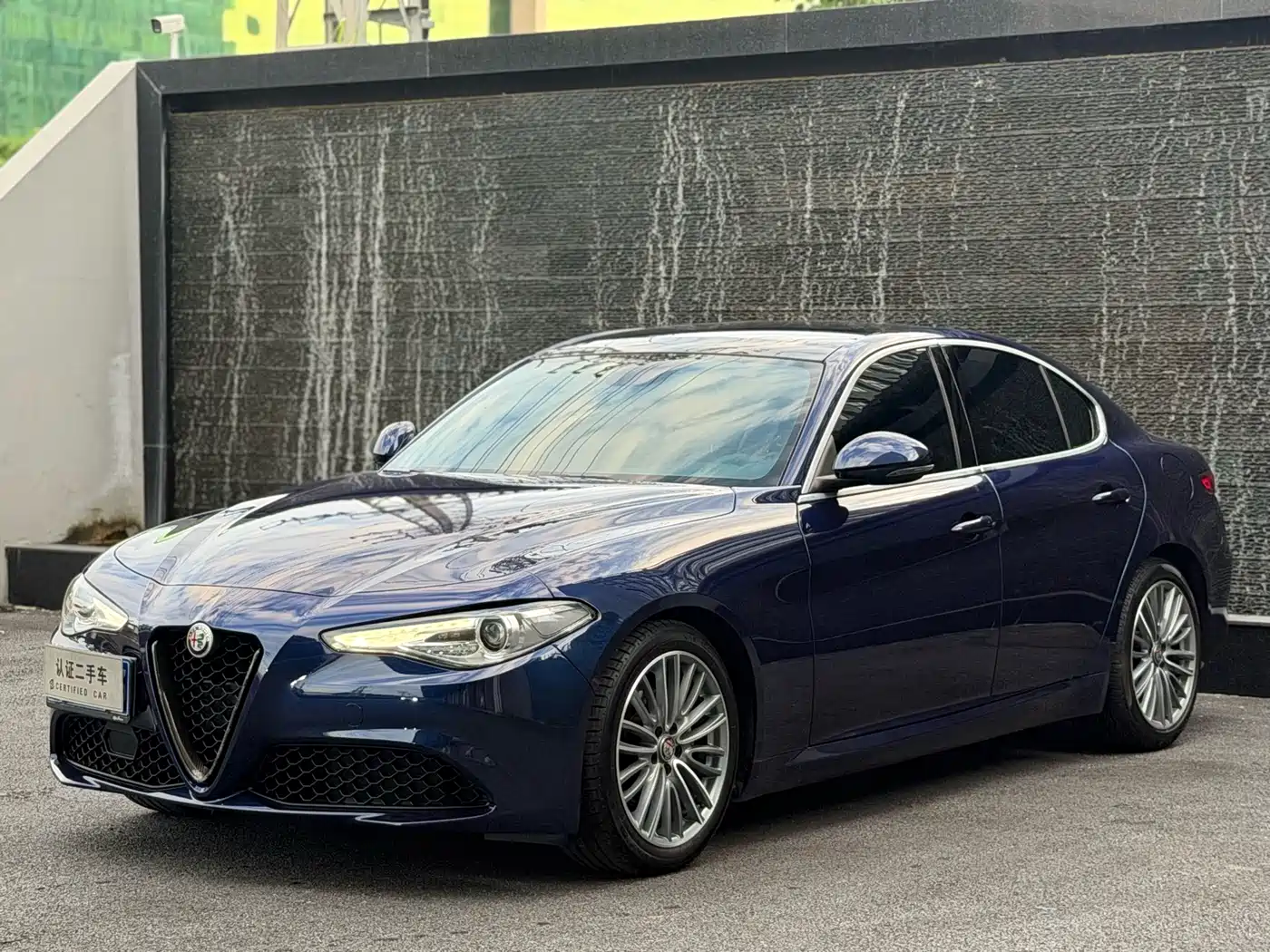 Alfa Romeo Giulia 2017 2.0T 200HP Luxury Edition