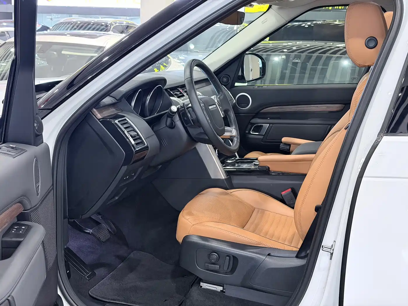 Land Rover Discovery 2017 3.0 SC V6 HSE фото 6