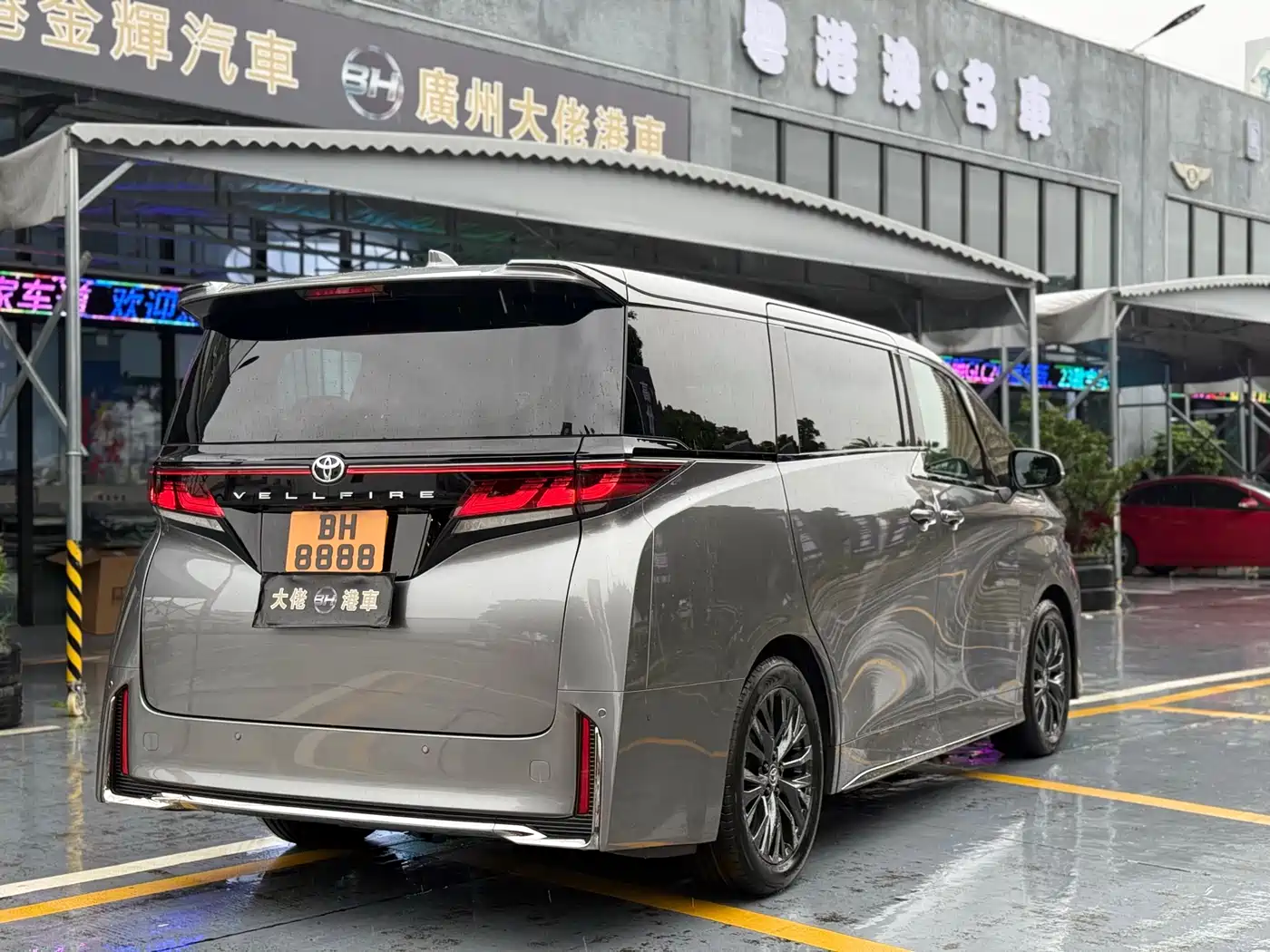 Toyota Vellfire фото 5