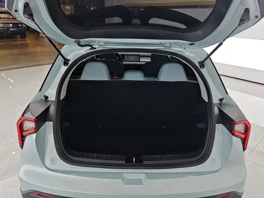 Photo 4 - Geely Geometry E Firefly