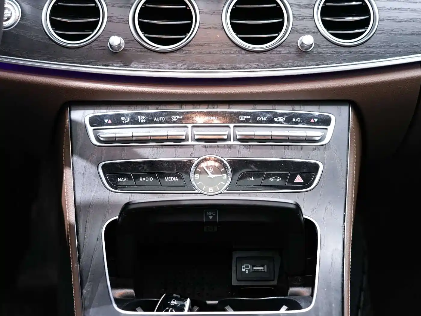 Mercedes-Benz E-Class 2019 Facelift E 300 L Sport Luxury фото 28