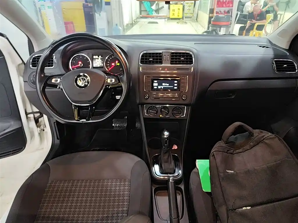 Volkswagen Polo 2016 1.6L Automatic Comfort фото 10