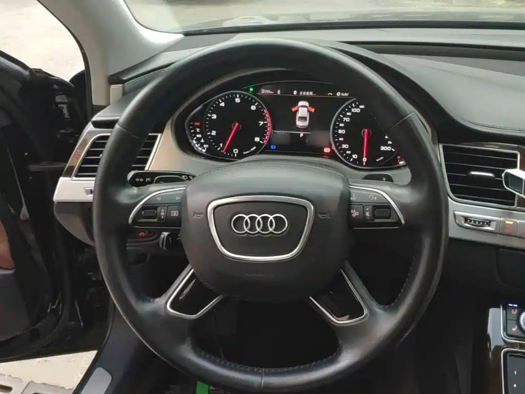 Фото 11 - Audi A8