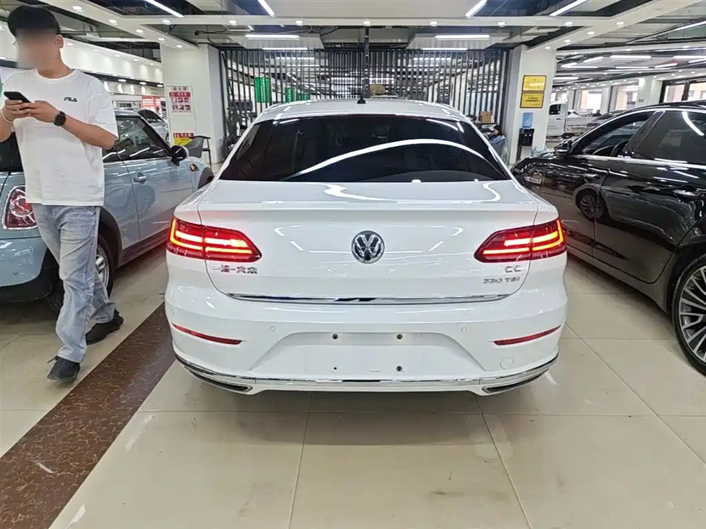 Volkswagen FAW-Volkswagen CC 2019 330TSI Charm Edition China VI фото 6