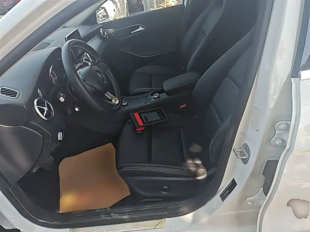 Mercedes-Benz GLA 2016 GLA 200 Dynamic фото 15