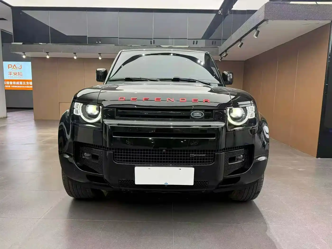 Land Rover Defender 2023 Model 110 3.0T P400 X фото 2