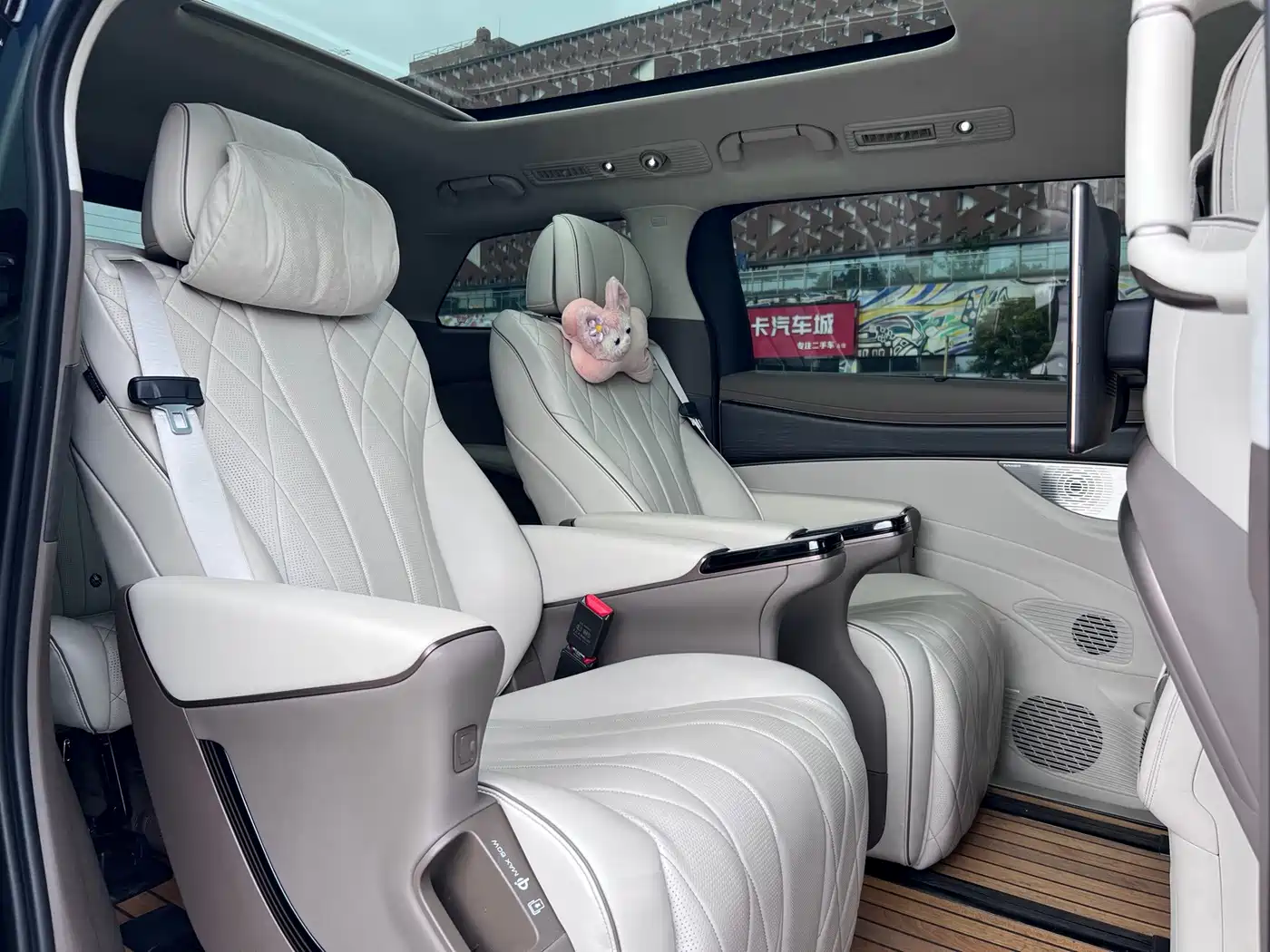 Denza D9 2023 2022 DM-i 970 AWD Flagship