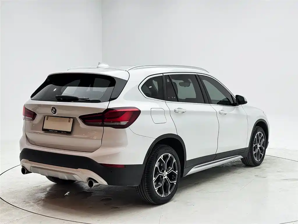 BMW X1 2022 sDrive20Li Fashion фото 6