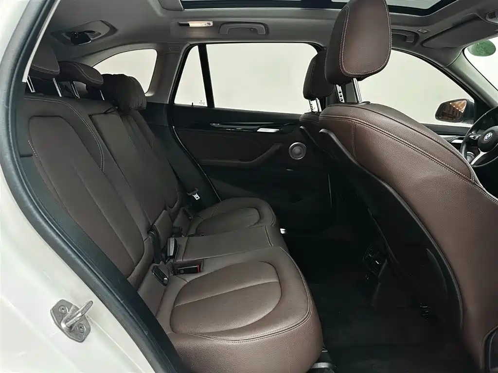 BMW X1 2022 sDrive20Li Fashion фото 23