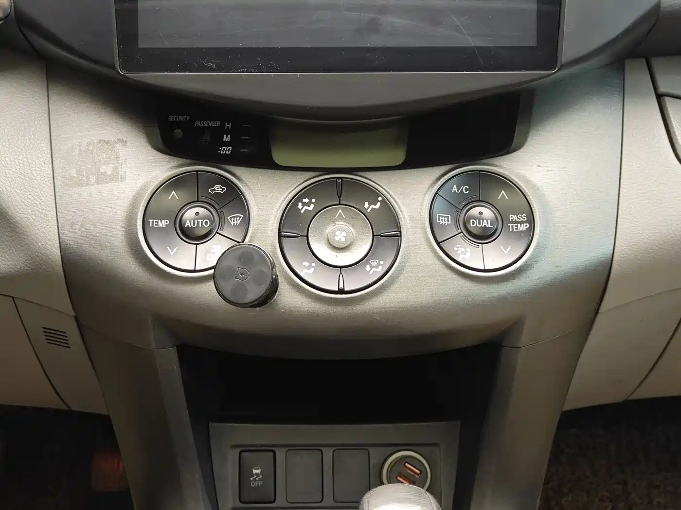 Toyota RAV4 Rongfang 2009 2.0L Automatic Luxury Edition фото 16