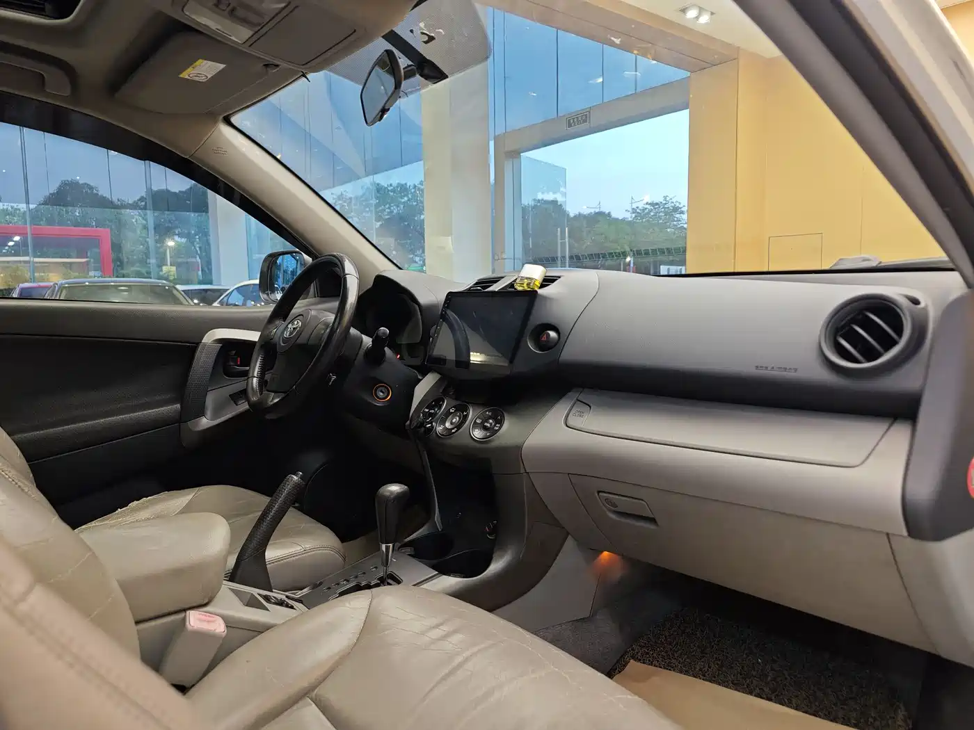 Toyota RAV4 Rongfang 2009 2.0L Automatic Luxury Edition фото 29