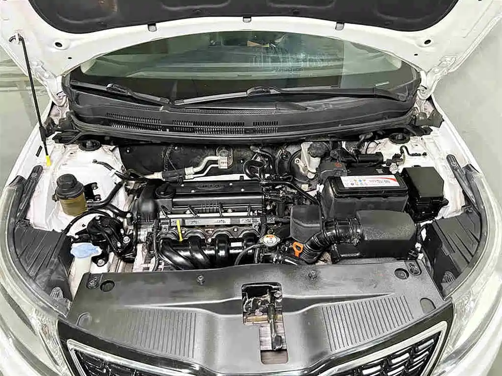 Kia K2 2012 Sedan 1.6L AT Premium Commemorative Edition фото 8