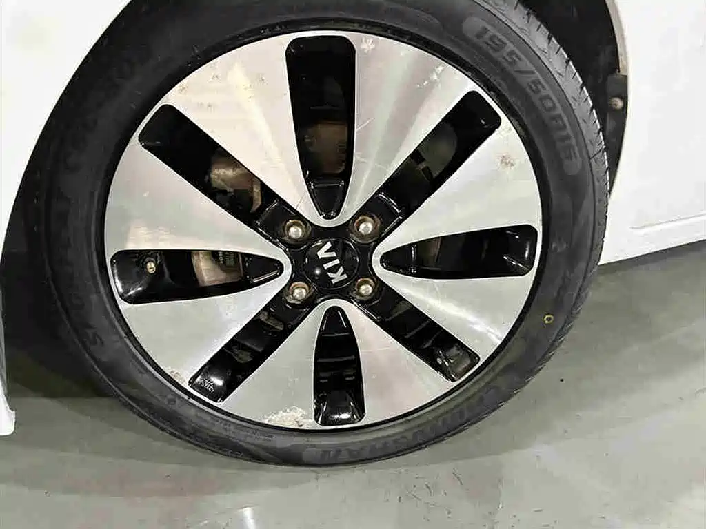 Kia K2 2012 Sedan 1.6L AT Premium Commemorative Edition фото 13