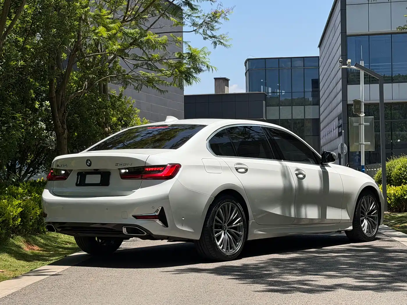 BMW 3 Series 2020 325Li Launch Edition фото 2