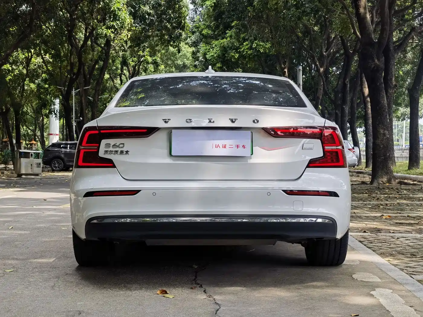 Volvo S60 Plug-in Hybrid 2024 2024 T8 AWD Long Range Momentum Luxury Edition