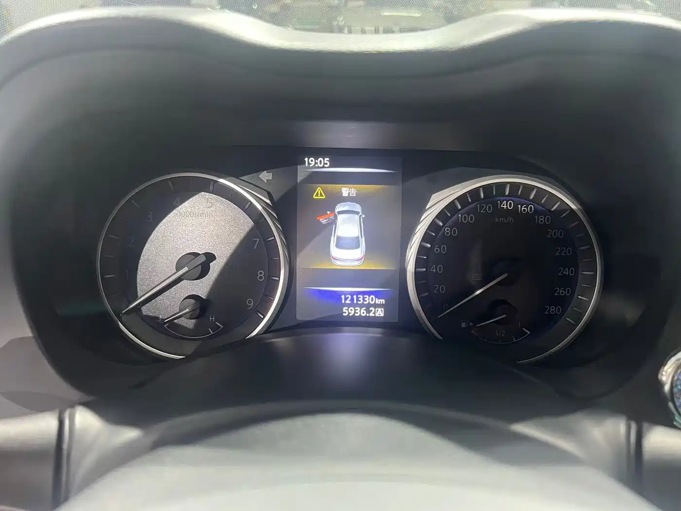 Фото 9 - Infiniti Q50