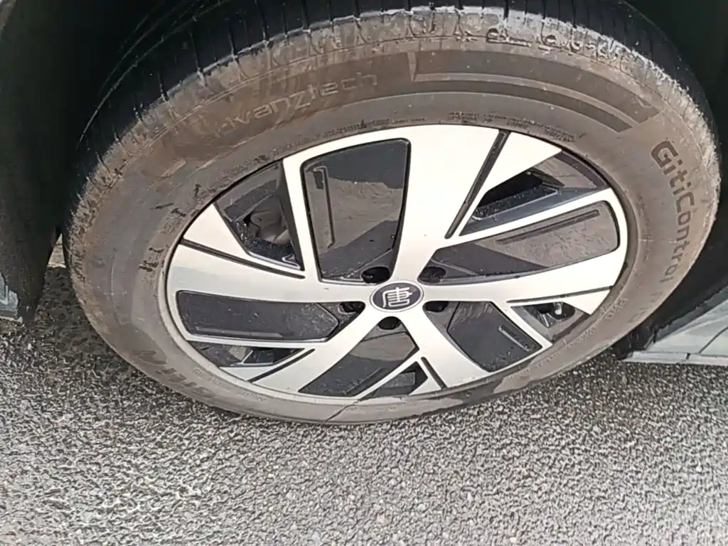 Фото 23 - BYD Tang L
